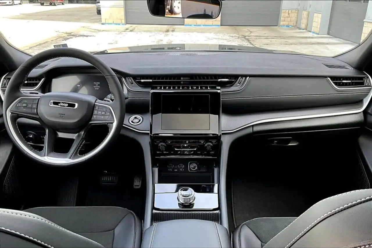 Jeep Grand Cherokee снимка Jeep Grand Cherokee
