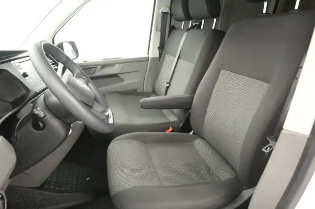 Volkswagen Transporter view 9
