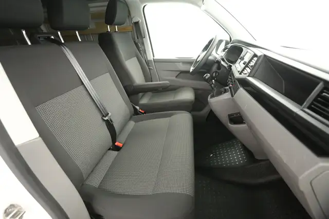 Volkswagen Transporter view 10