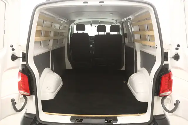Volkswagen Transporter view 3