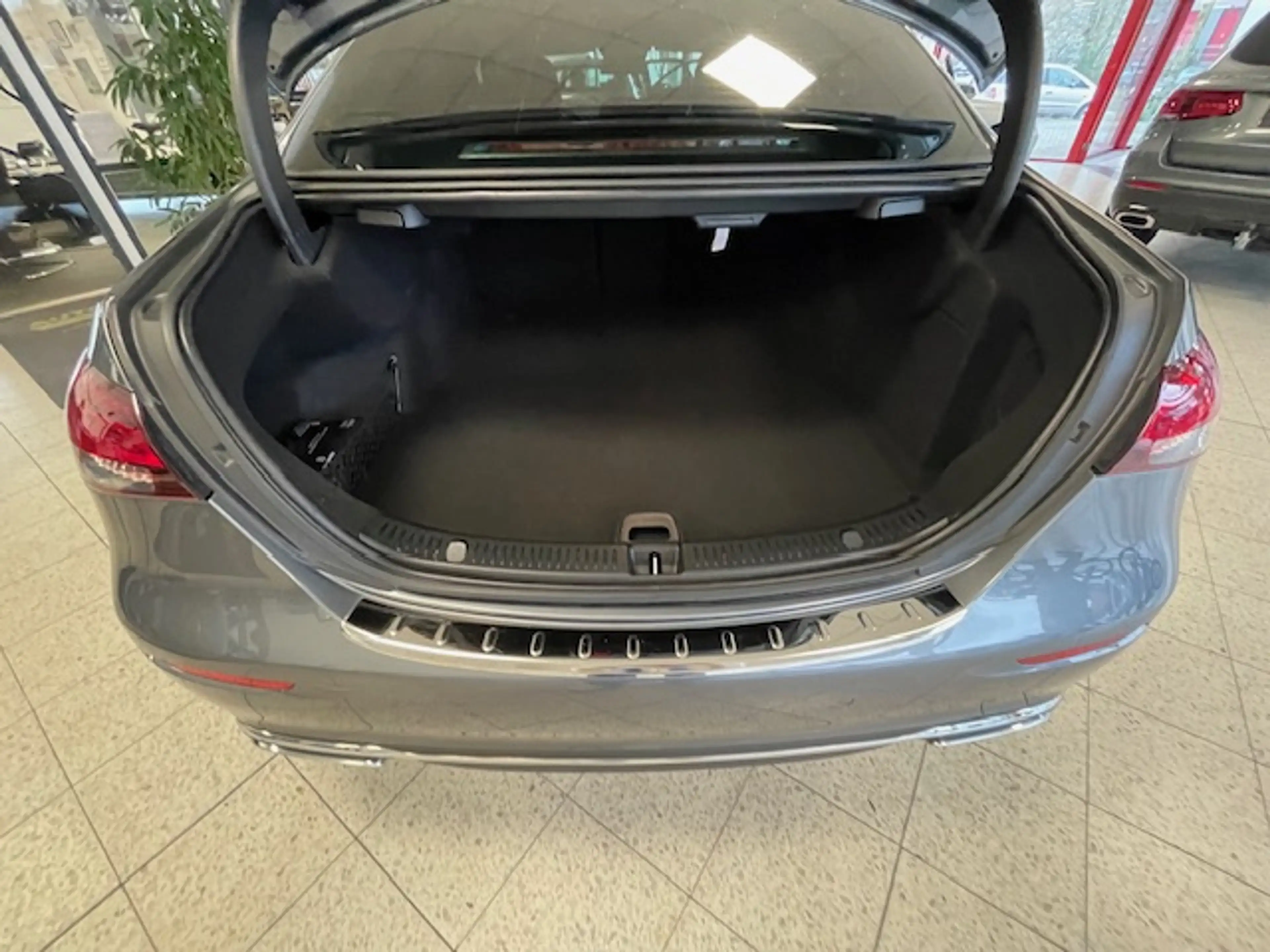 Mercedes-Benz E 220 E 220 d (213.004) — photo 5