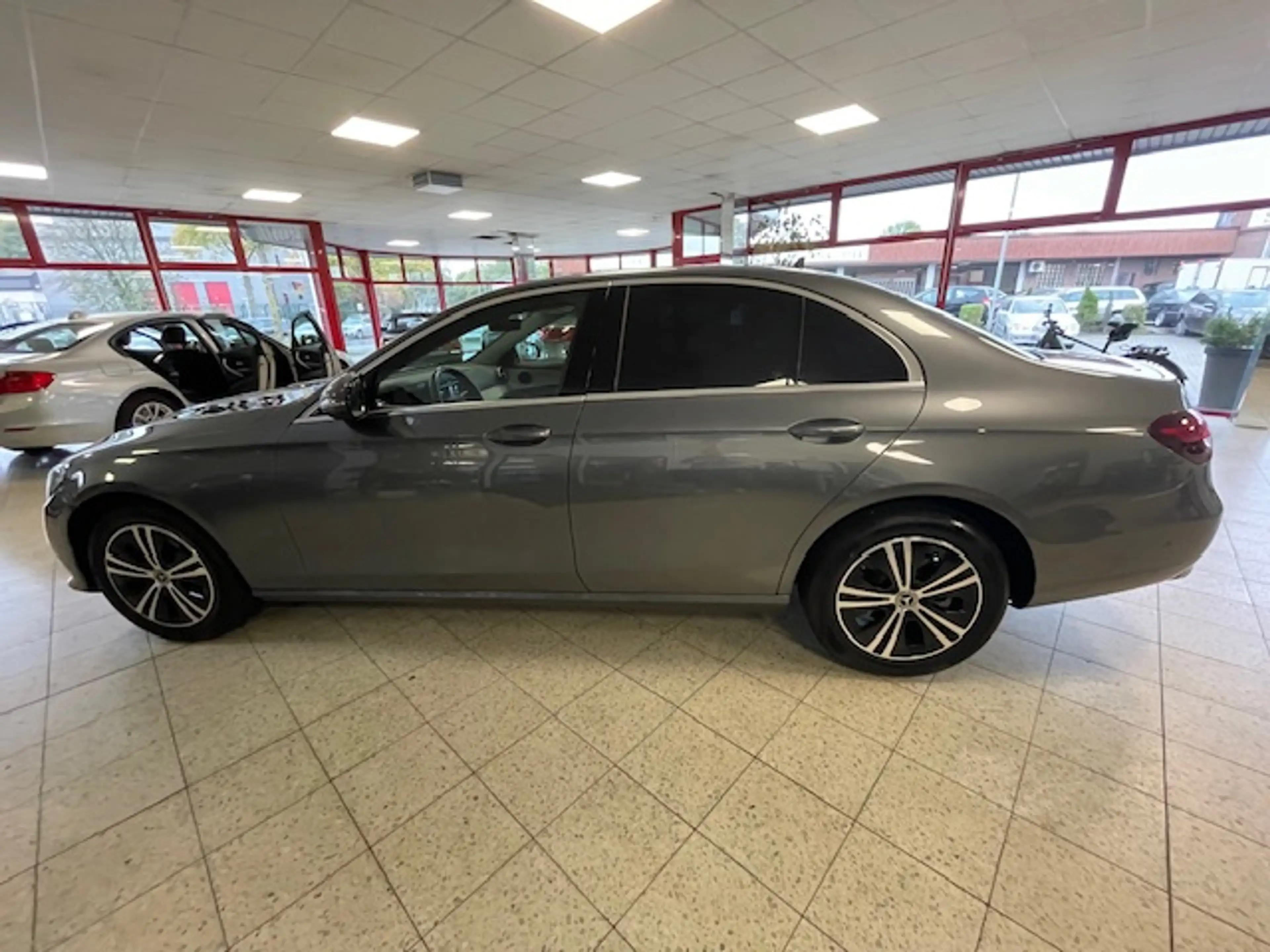 Mercedes-Benz E 220 E 220 d (213.004)