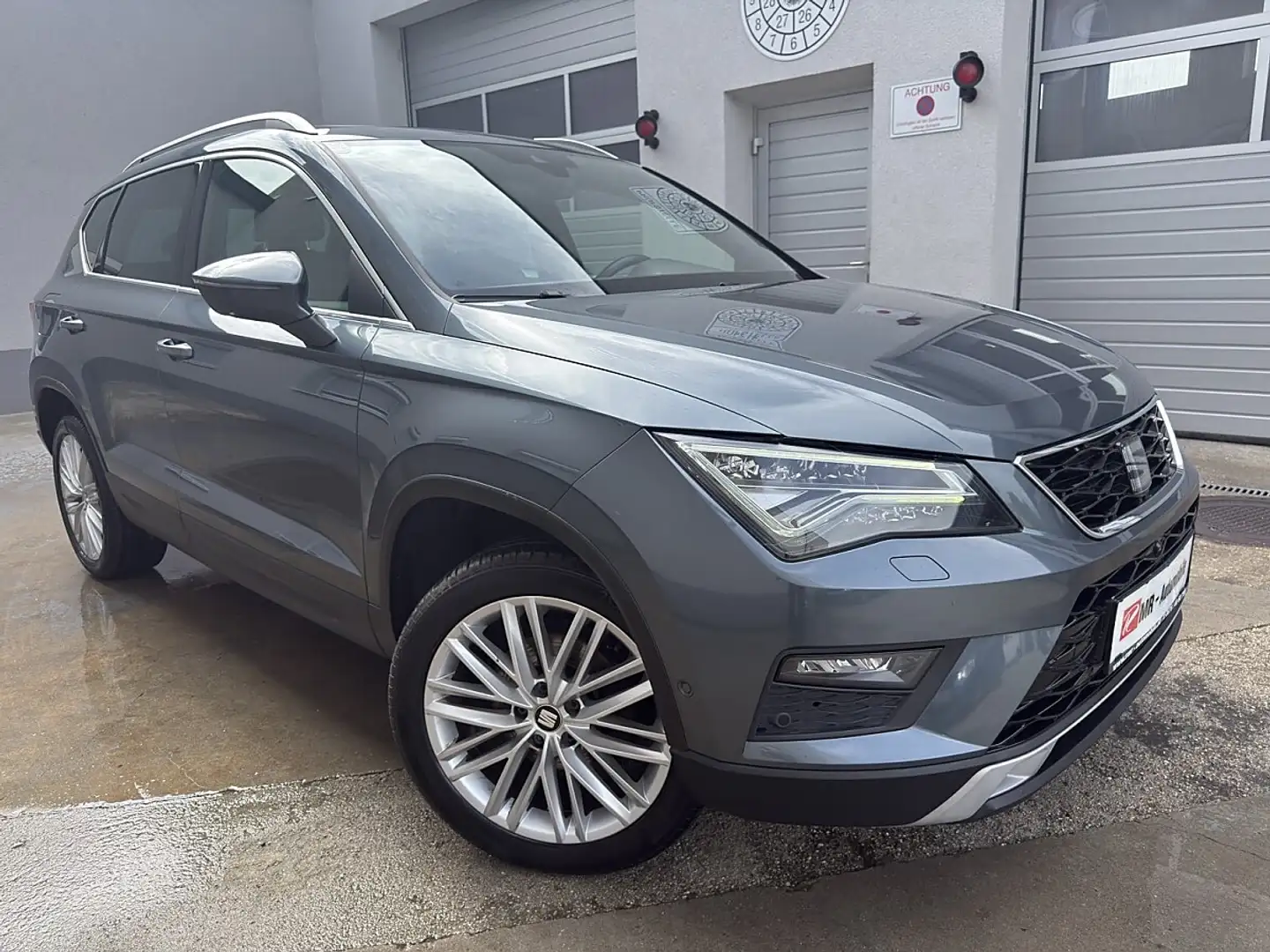 SEAT Ateca 1,5 Xcellence ACT TSI DSG Grau - 1