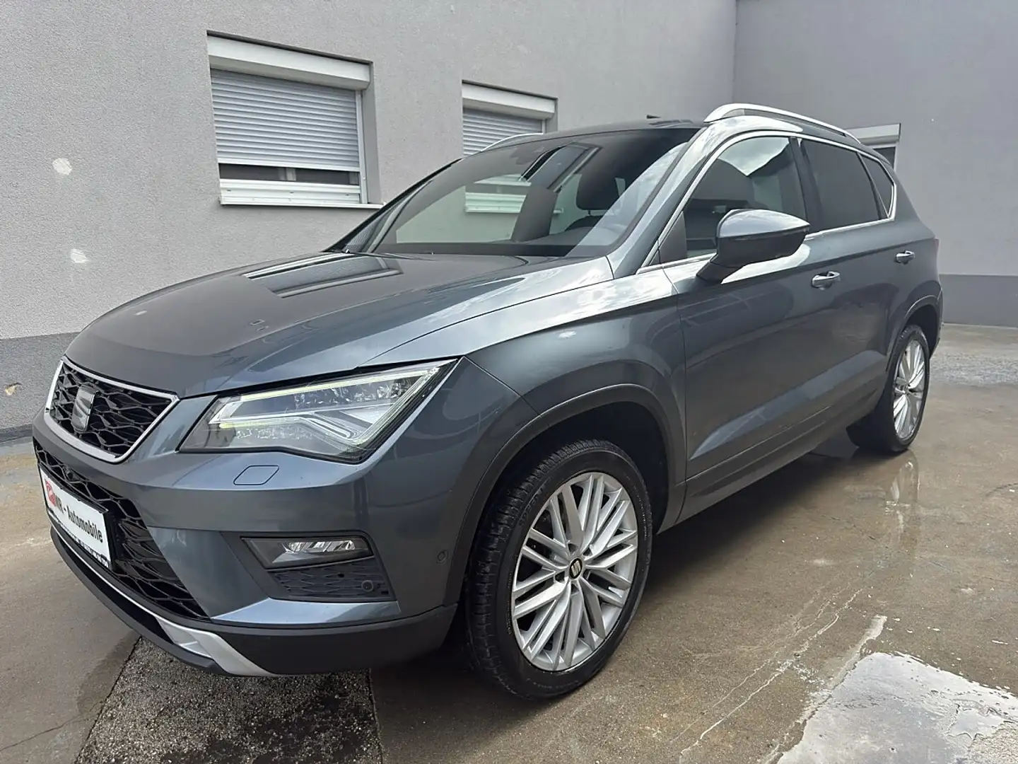 SEAT Ateca 1,5 Xcellence ACT TSI DSG Grau - 2