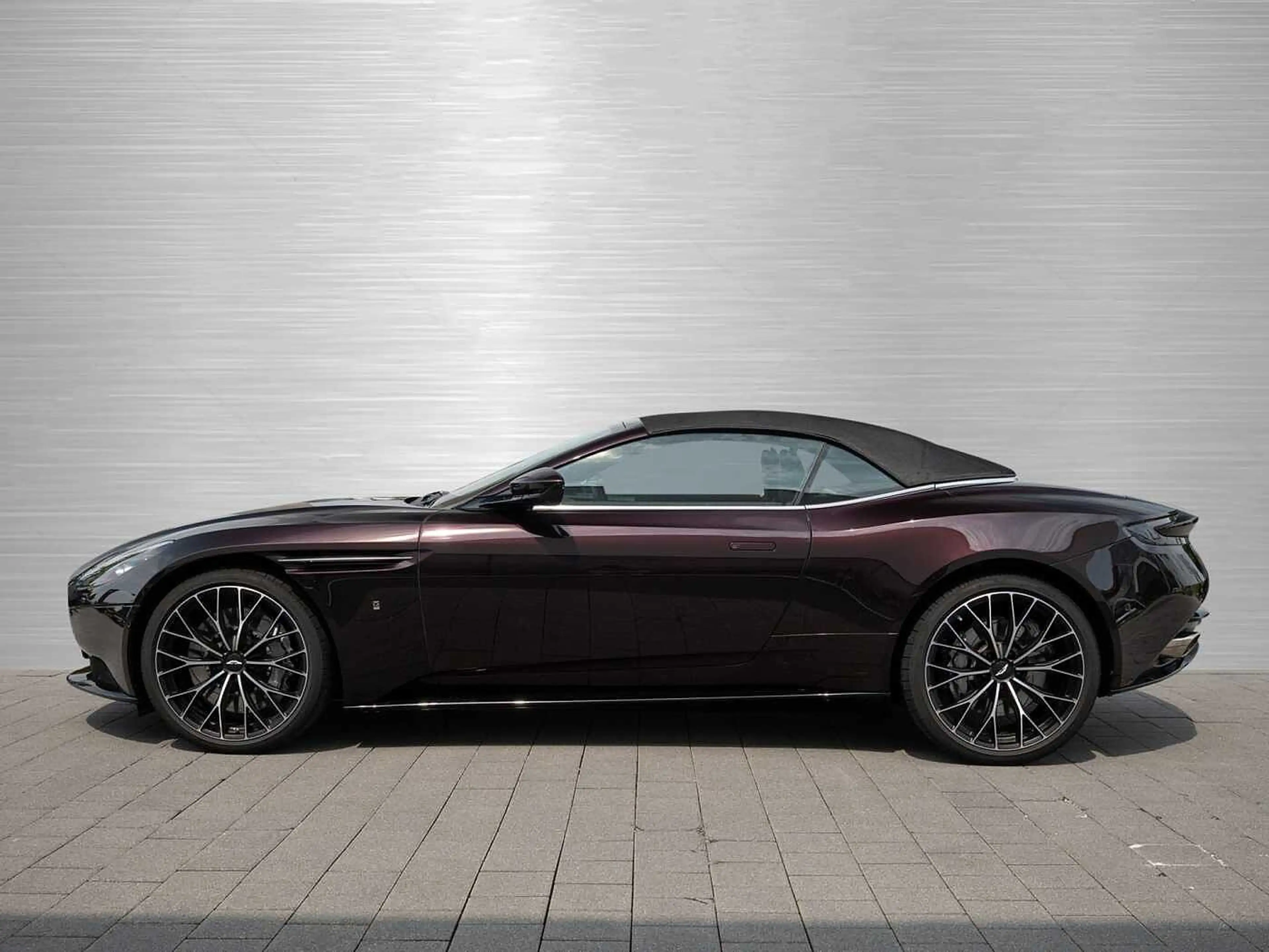 Aston Martin DB11 V8 Volante Q Sonderlackierung — photo 17