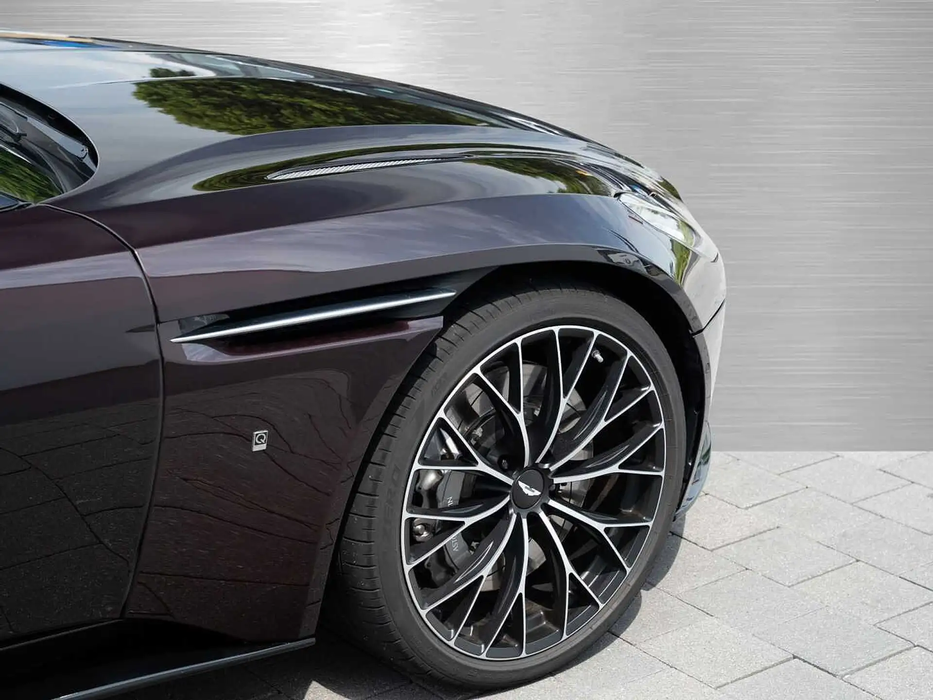 애스턴마틴 DB11 V8 2023 블랙 사진 6