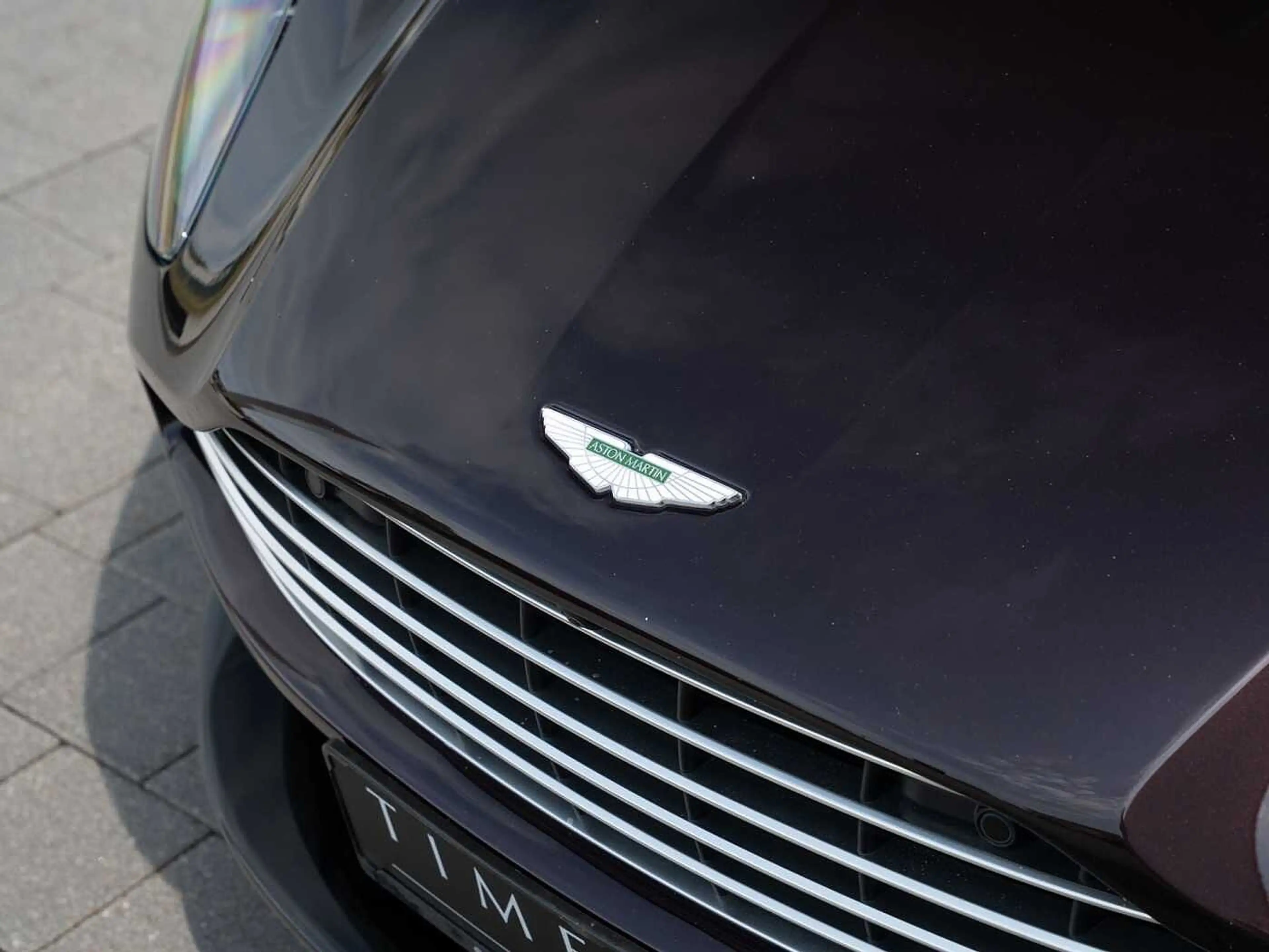 Aston Martin DB11 V8 Volante Q Sonderlackierung — photo 22