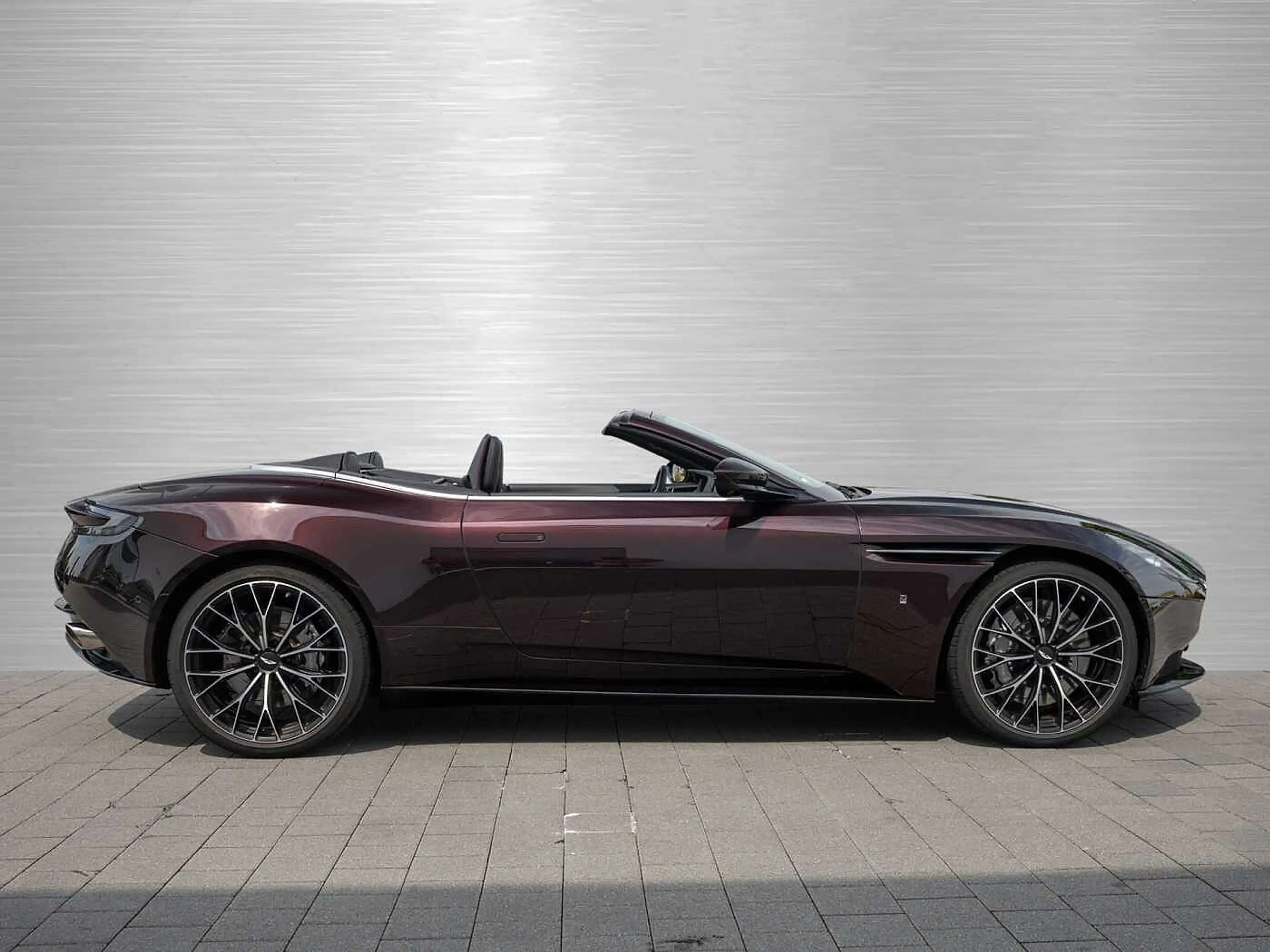 Aston Martin DB11 V8 Volante Q Sonderlackierung — photo 16