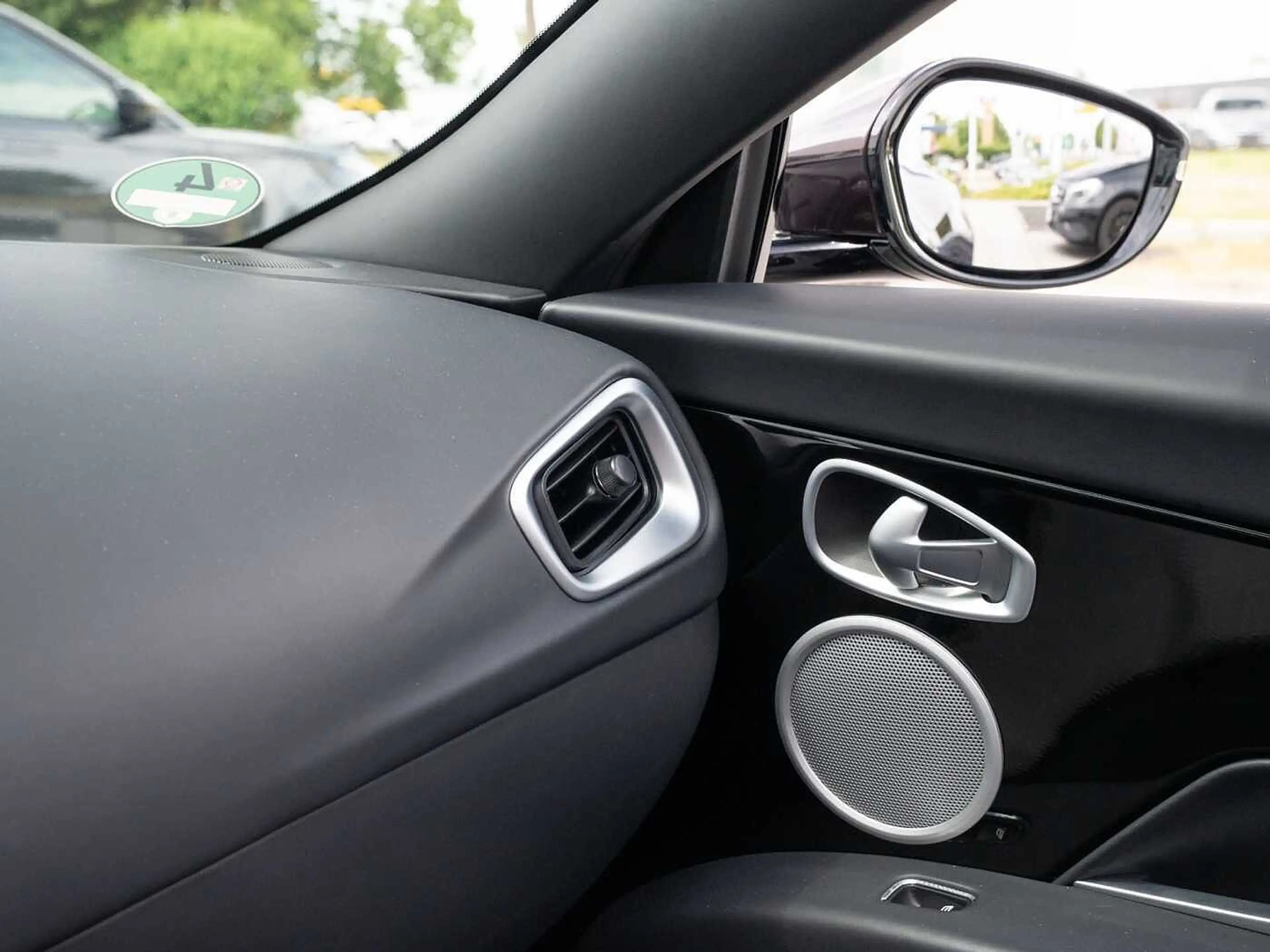 Aston Martin DB11 V8 Volante Q Sonderlackierung — photo 13