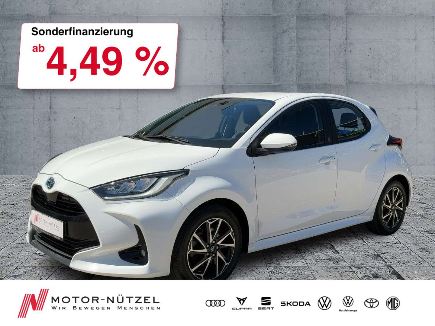 Toyota Yaris nuo 332 €/ mėn Benzinas/Elektra 2023m. Sedanas Automatinė