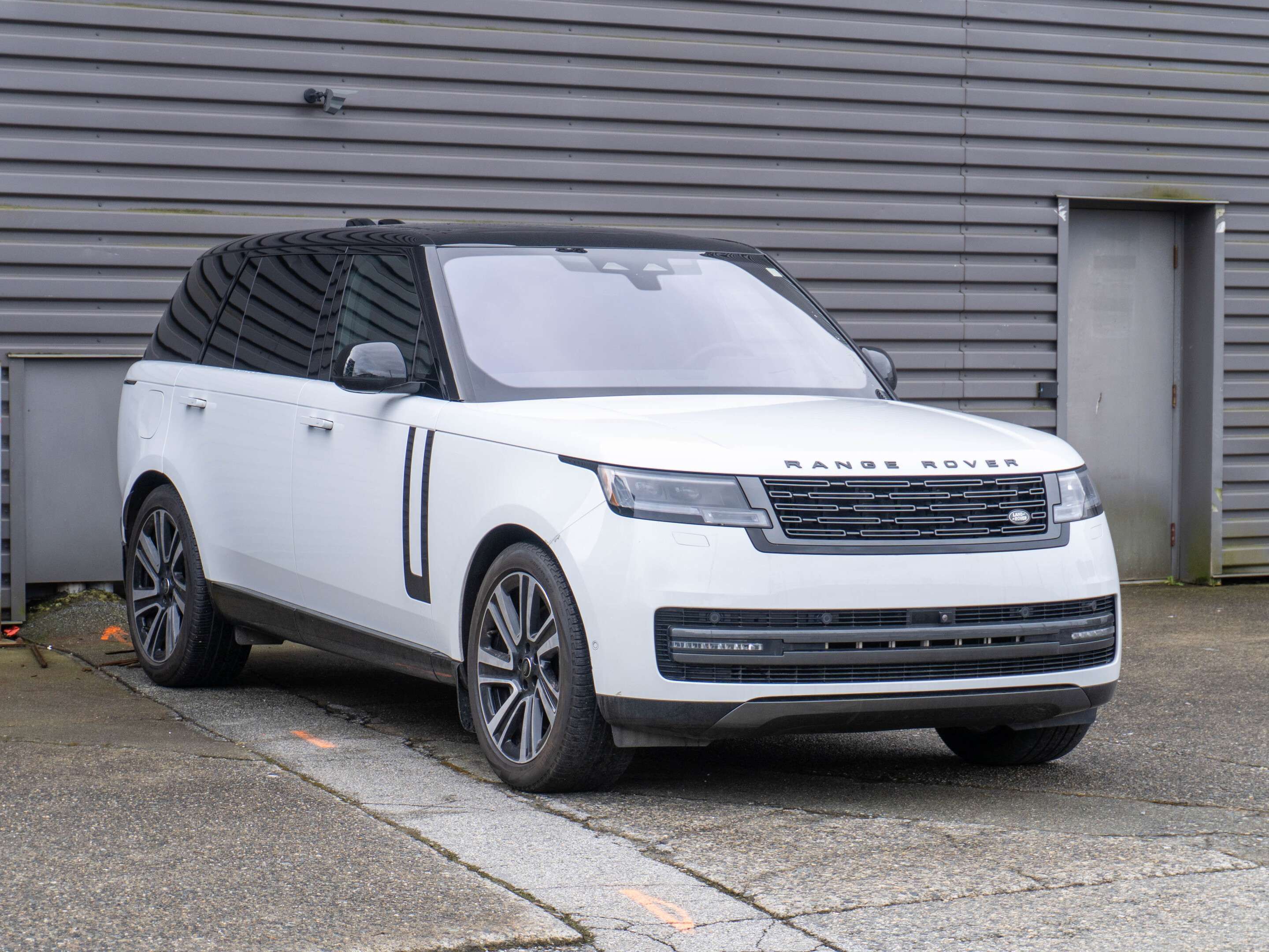 2023 Land Rover Range Rover P530 SE LWB AWD