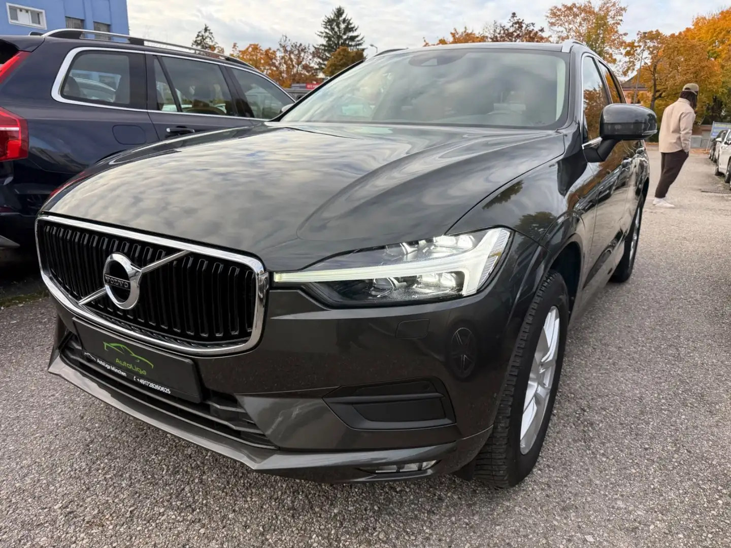 Volvo XC60 B4 Geartronic Momentum Pro 2WD Gris - 2