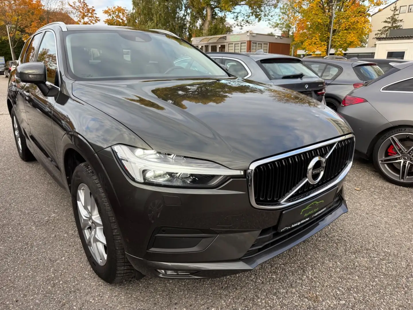 Volvo XC60 B4 Geartronic Momentum Pro 2WD Gris - 1