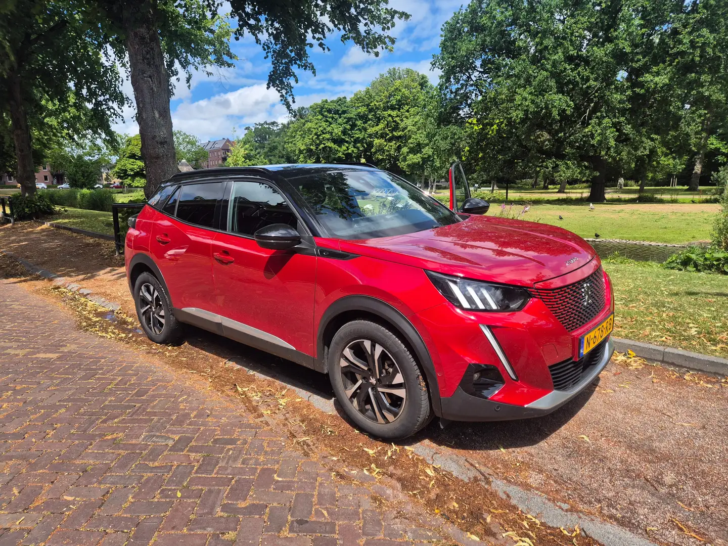 Peugeot 2008 2008 EV Allure GT-line 50 kWh Rood - 1