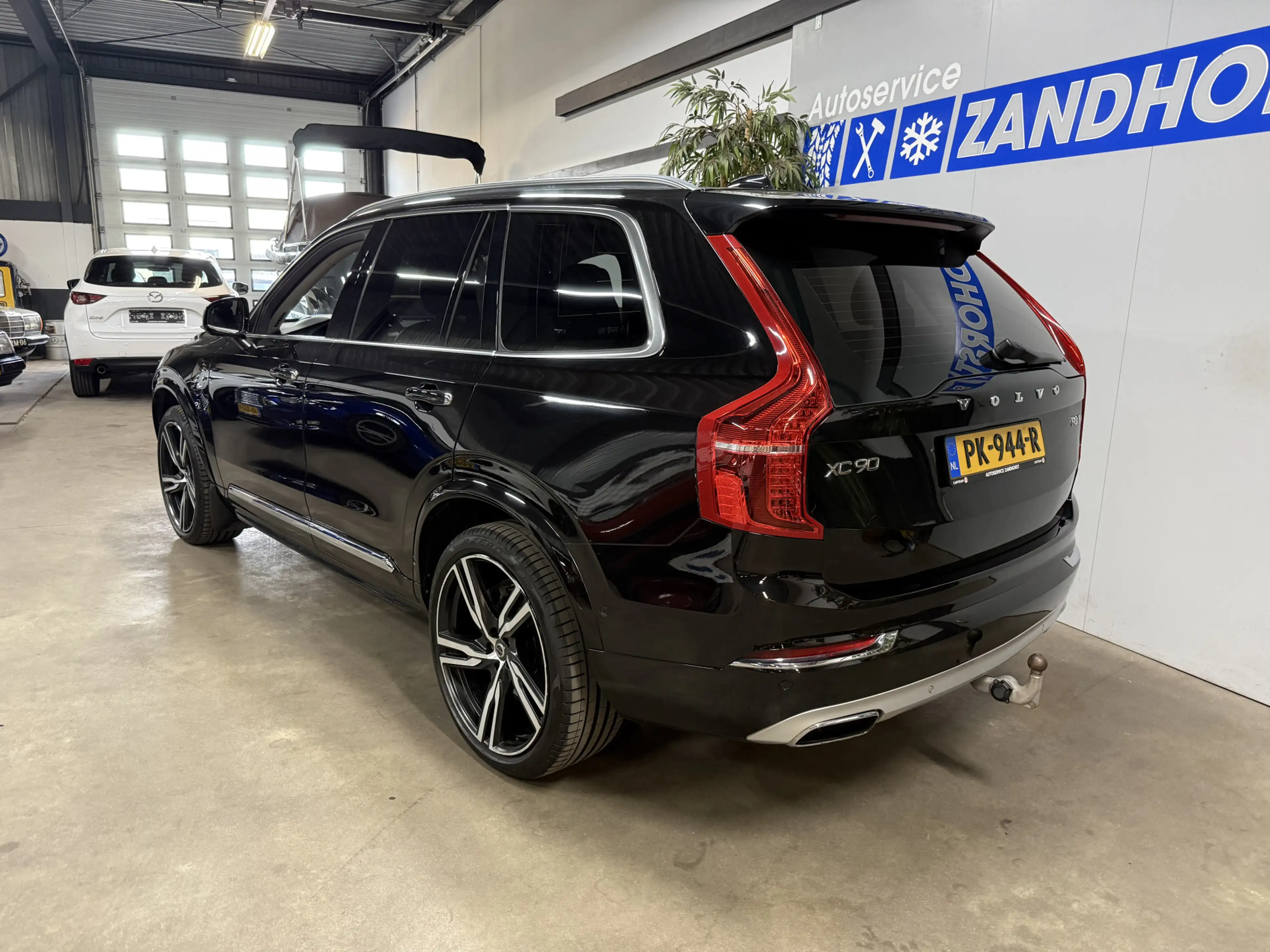 Volvo XC90 2.0 T8 Twin Engine AWD Inscription // 7 Pers // B& — photo 6