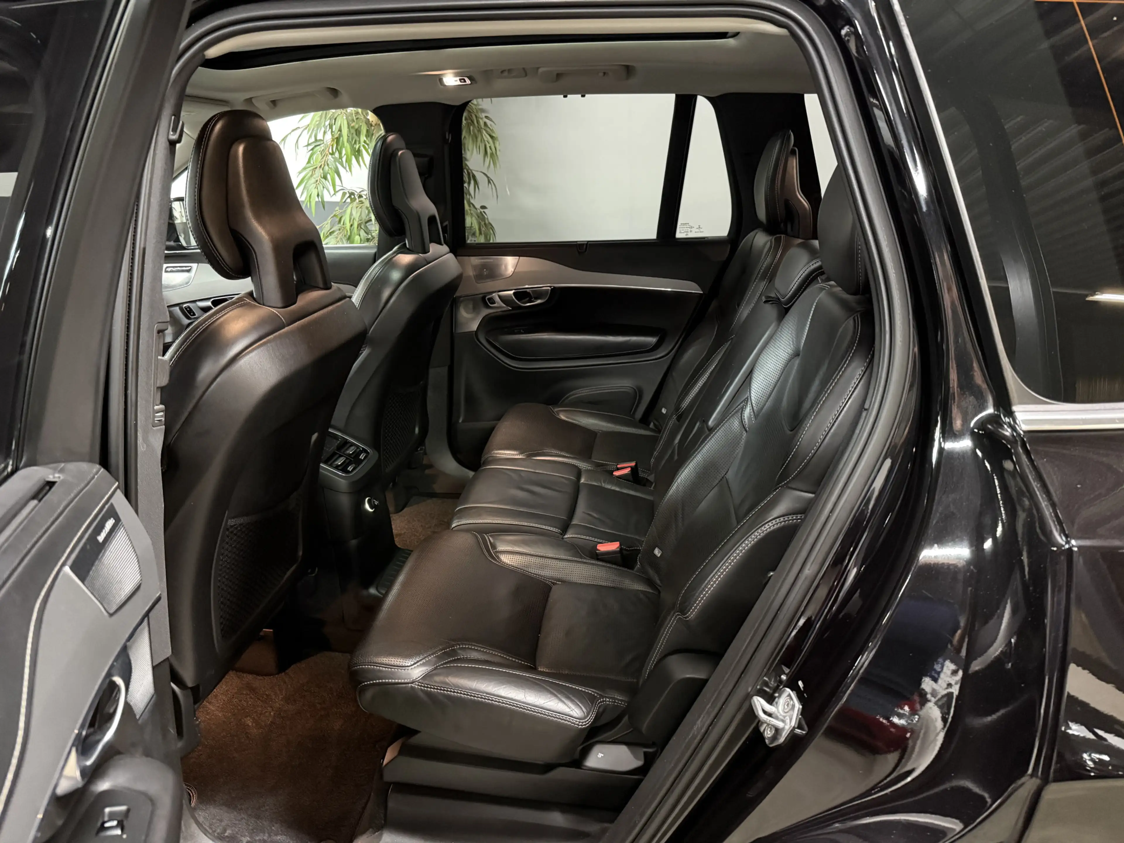 Volvo XC90 2.0 T8 Twin Engine AWD Inscription // 7 Pers // B& — photo 9