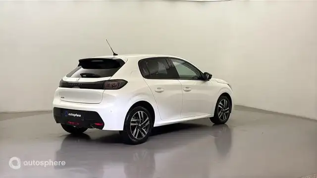 Peugeot 208 view 5