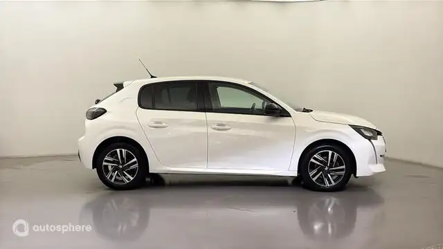 Peugeot 208 view 4