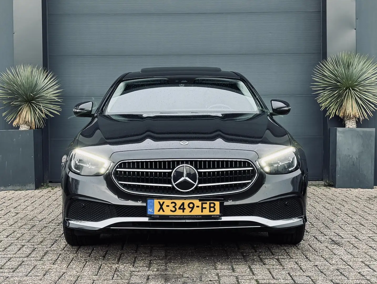 Mercedes-Benz E 300 de 4MATIC AMG Line Grau - 2