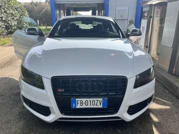 4.2 V8 Ambiente quattro tiptronic