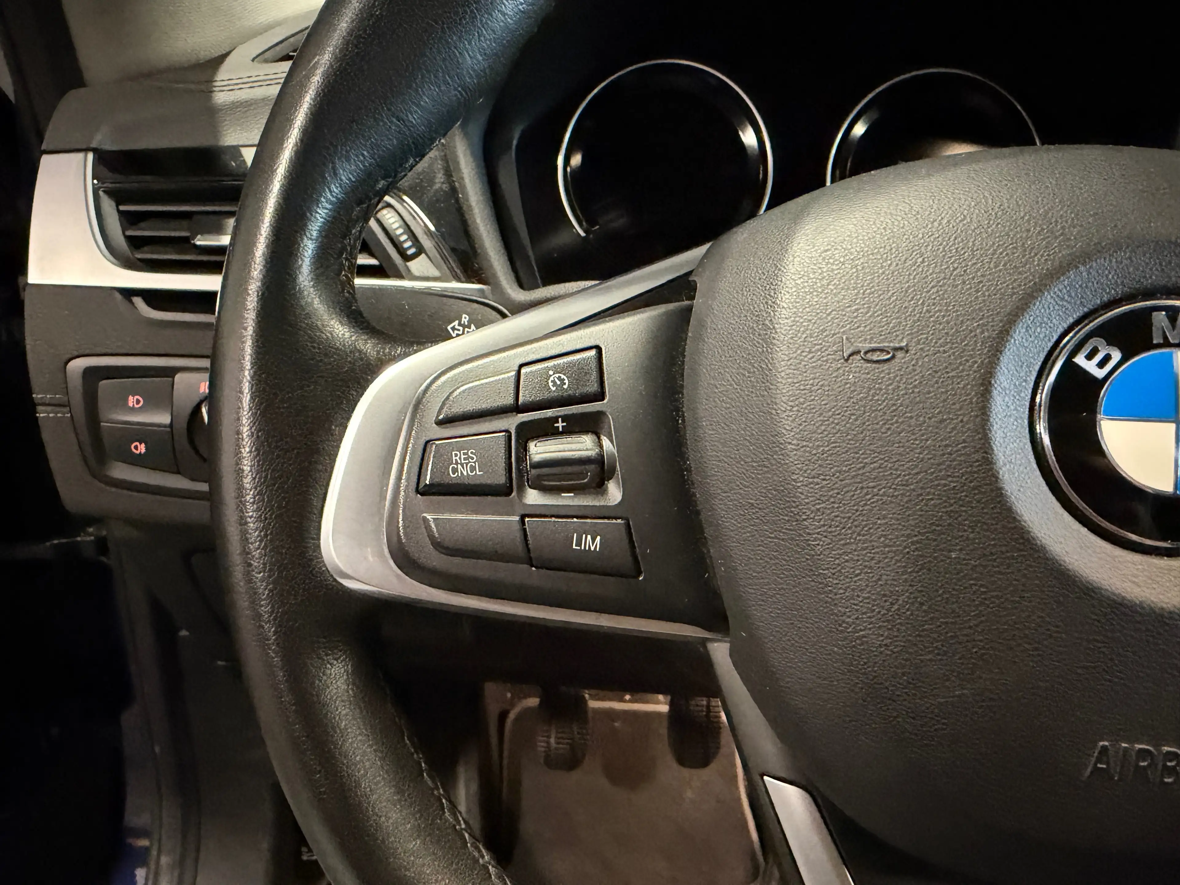 BMW X2 sDrive18i — Garantie BMW — LED — Hayon électrique — Attelage — photo 15