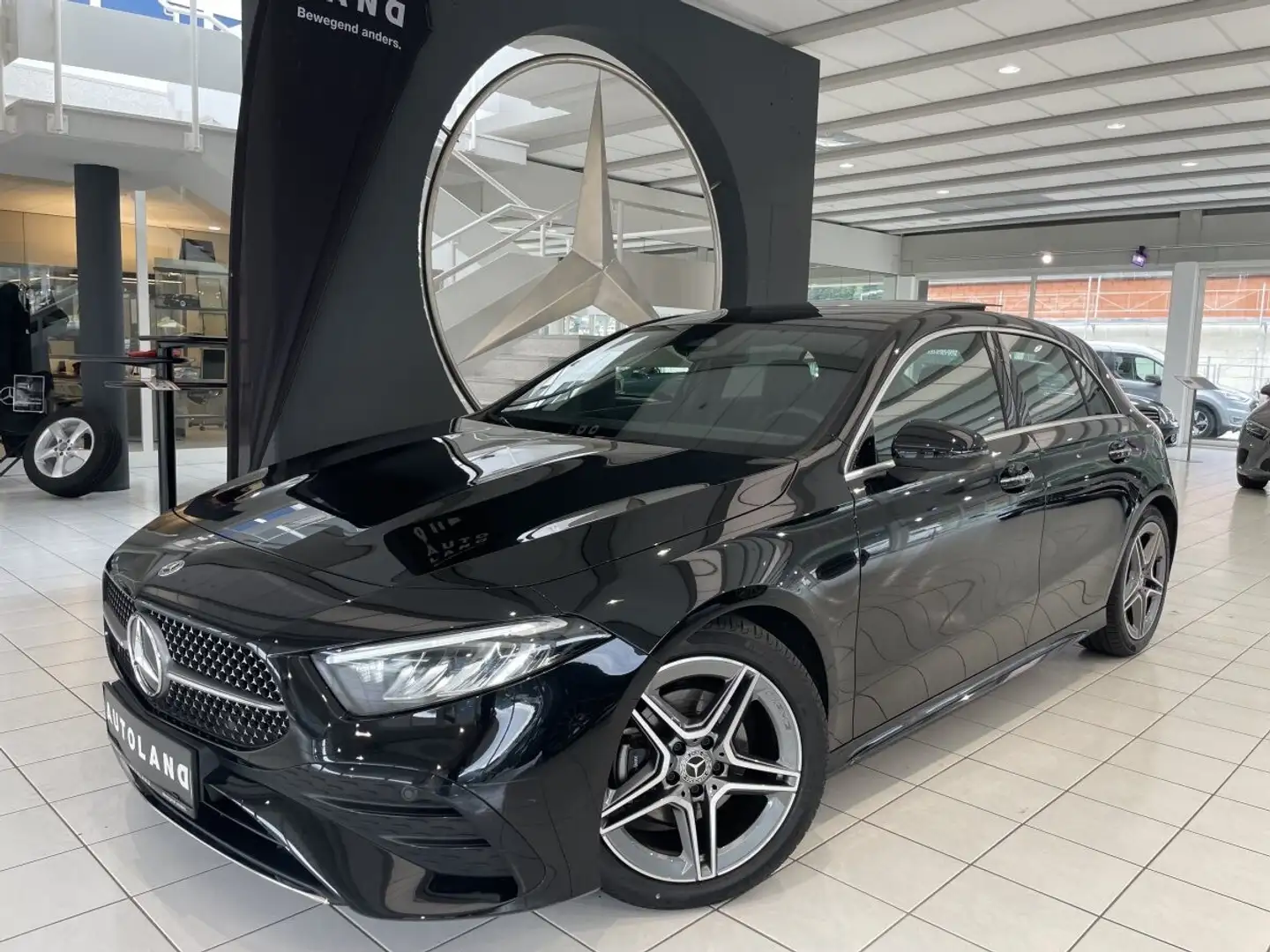 Mercedes-Benz A 200 AMG LINE Panoramadach Schwarz - 2