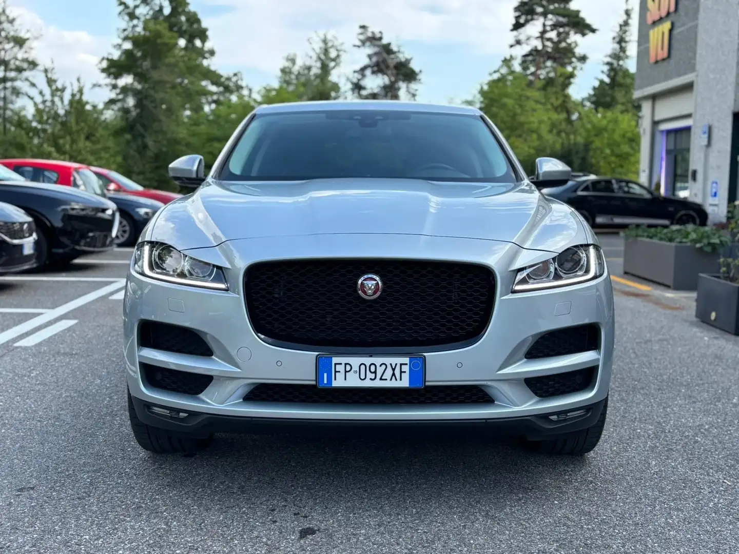 Jaguar F-Pace 2.0 D 240 CV AWD aut. Portfolio Argento - 2