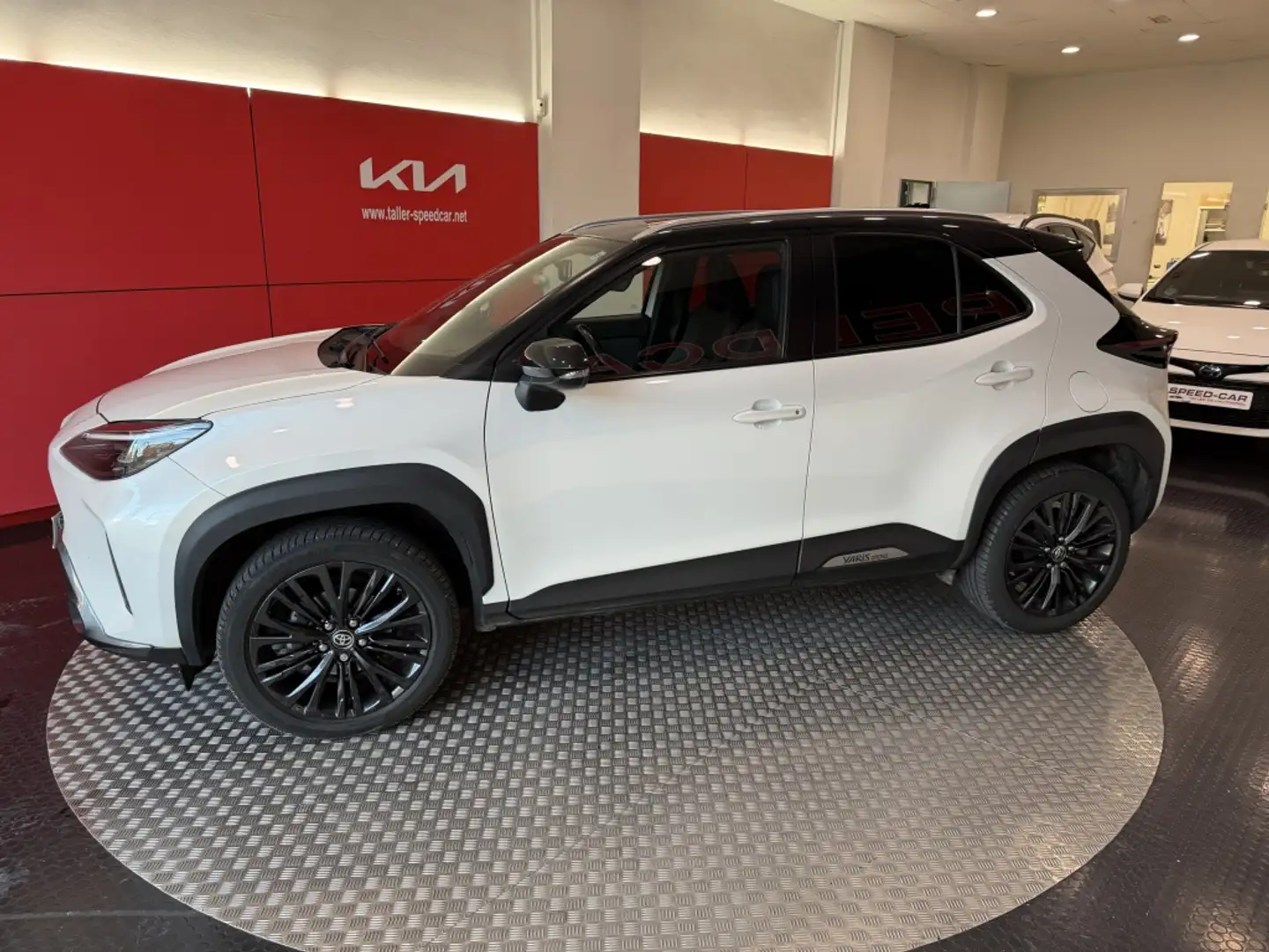 Toyota Yaris Cross 120H Adventure Bianco - 2