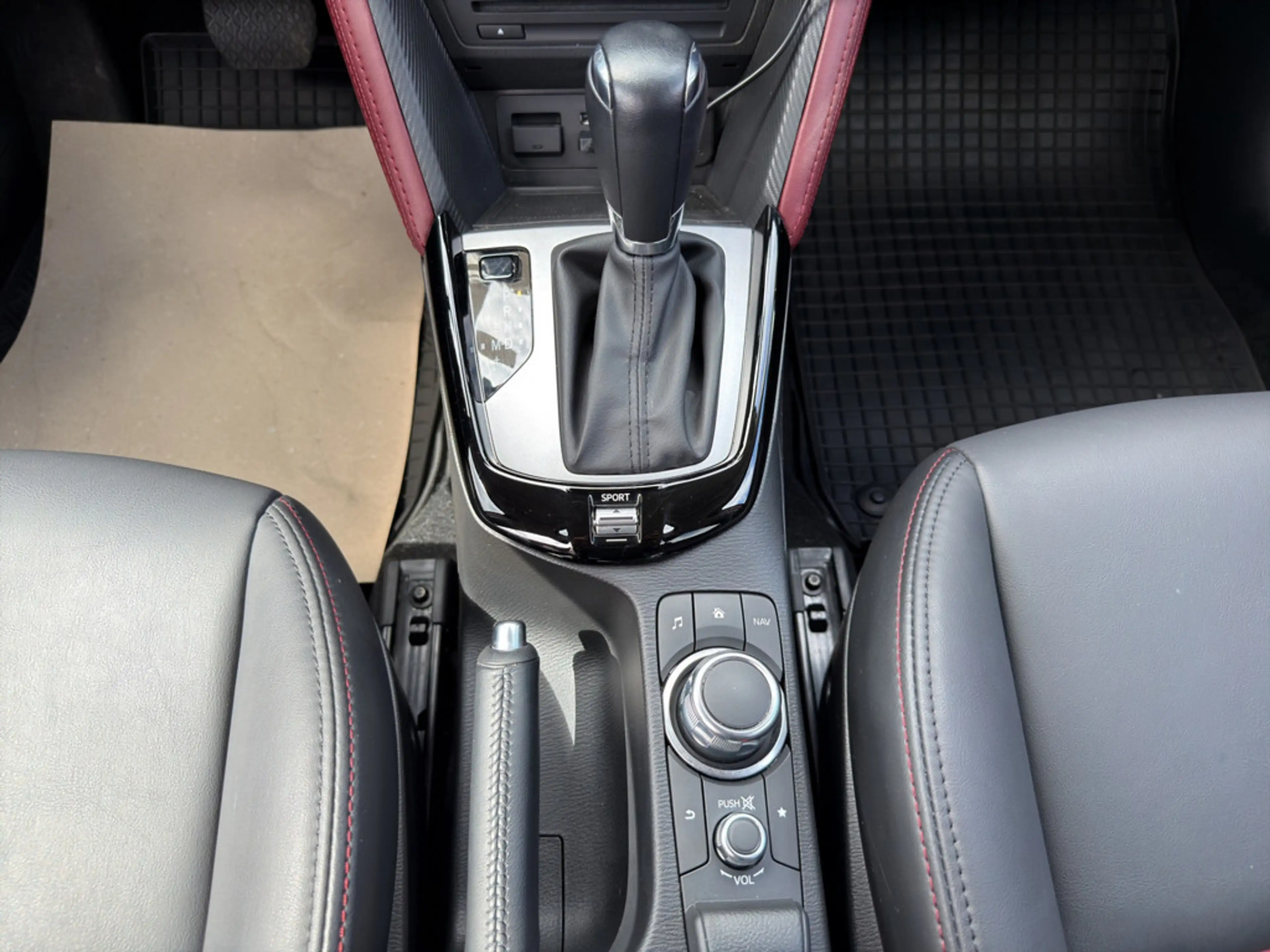 Mazda CX-3 2.0 Sports-Line KAMERA HUD FULL-LED SHZ — photo 12
