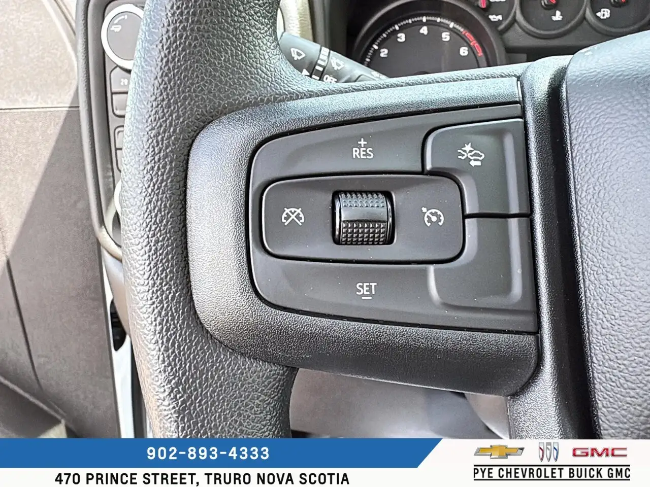 GMC Sierra 3500HD снимка GMC Sierra 3500HD