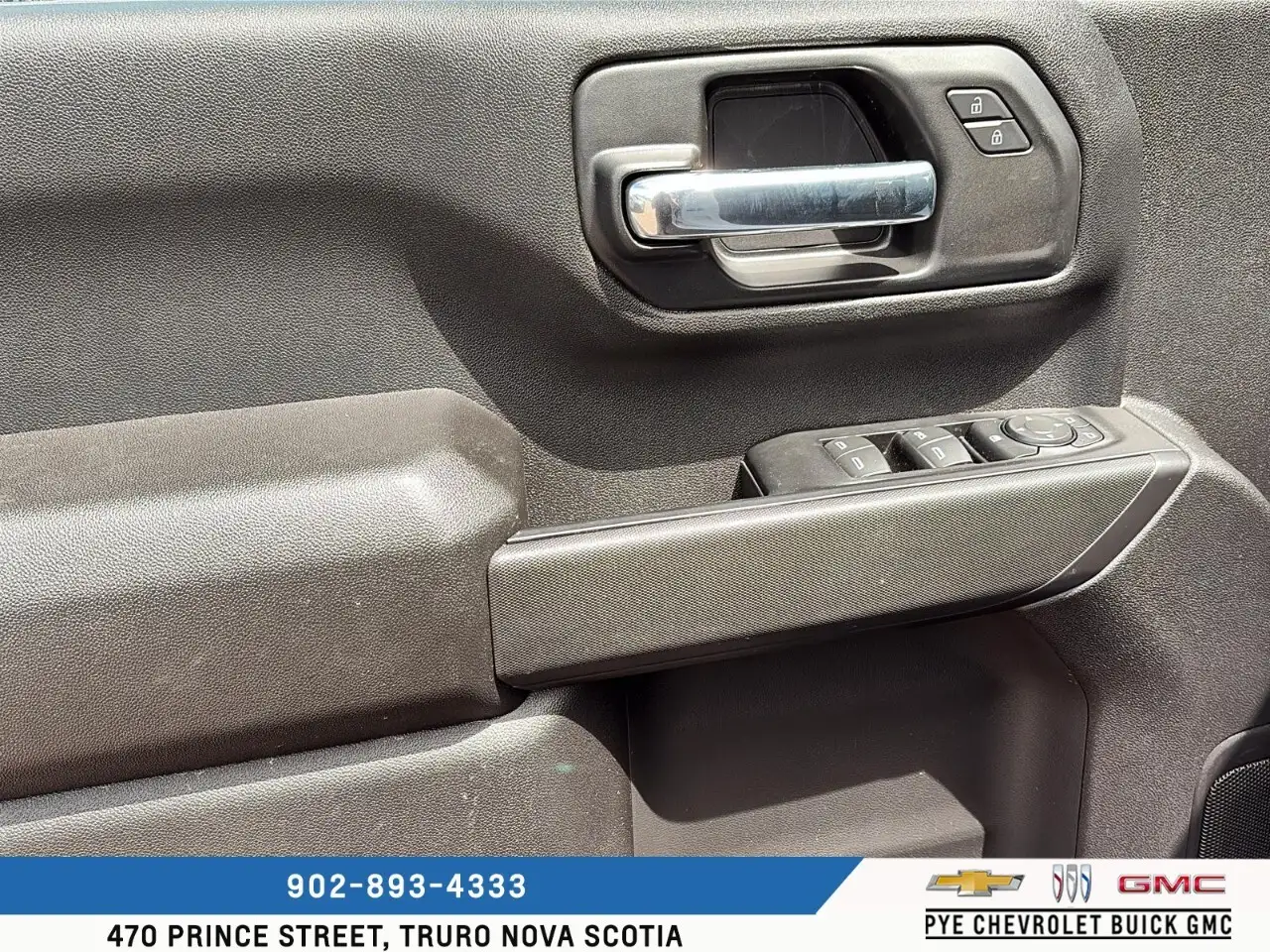 GMC Sierra 3500HD снимка GMC Sierra 3500HD