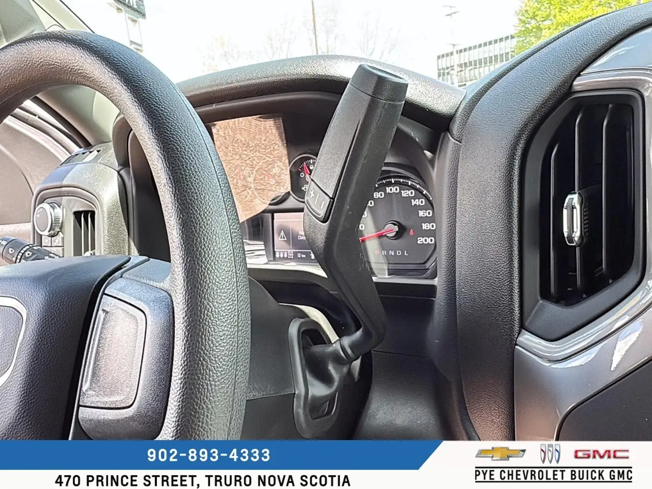 GMC Sierra 3500HD снимка GMC Sierra 3500HD