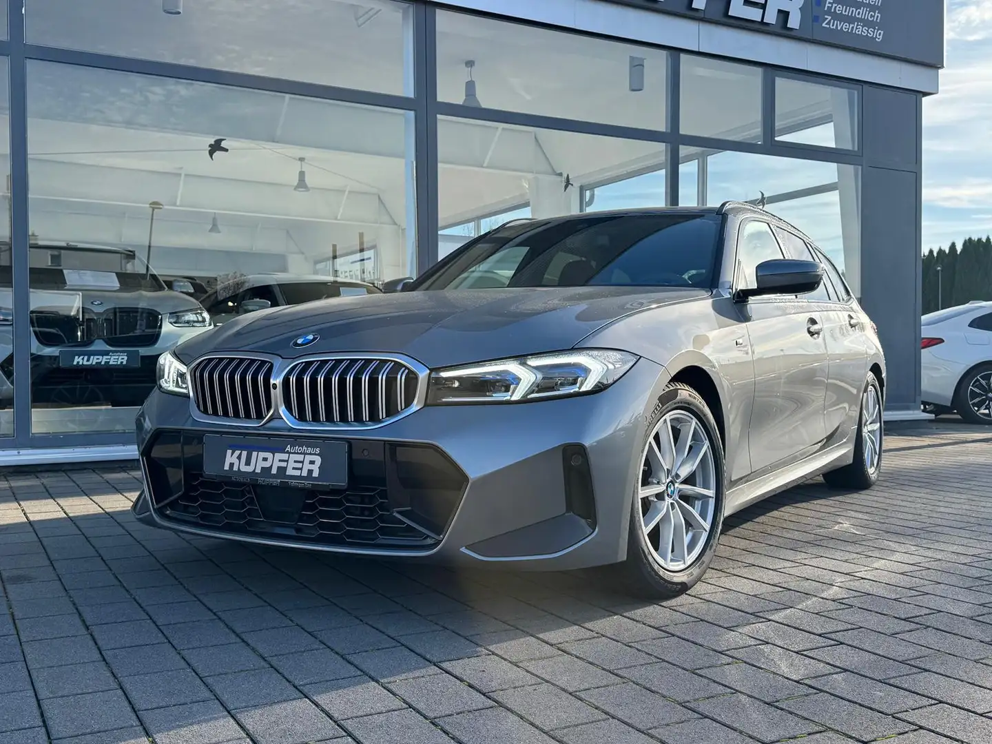 BMW 320 d Tour M Sportp. ACC°AdLED°AHK°HUP+HIFI°360 Gris - 1