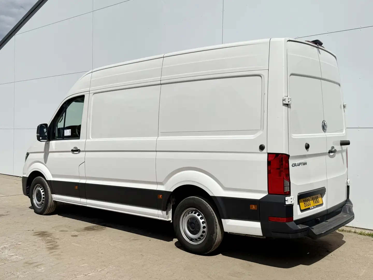 Volkswagen Crafter 2.0 TDI 140 PK L3H3 Cruise Control Apple Carplay C Wit - 2