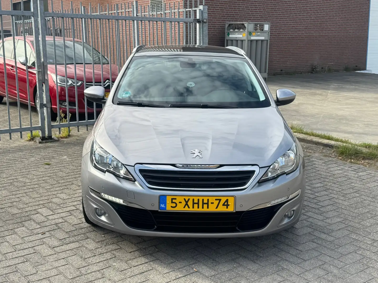 Peugeot 308 SW 1.2 PureTech Blue Lease Executive 130PK! NL AUT Grijs - 2