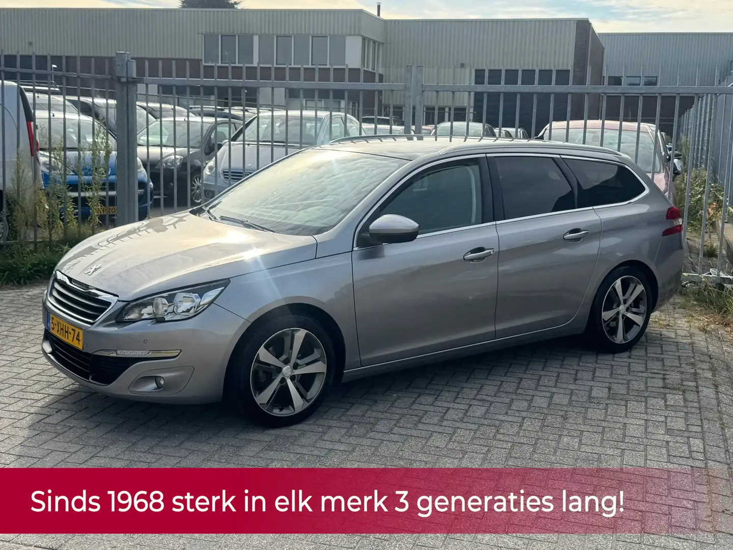 Peugeot 308 SW 1.2 PureTech Blue Lease Executive 130PK! NL AUT Grijs - 1