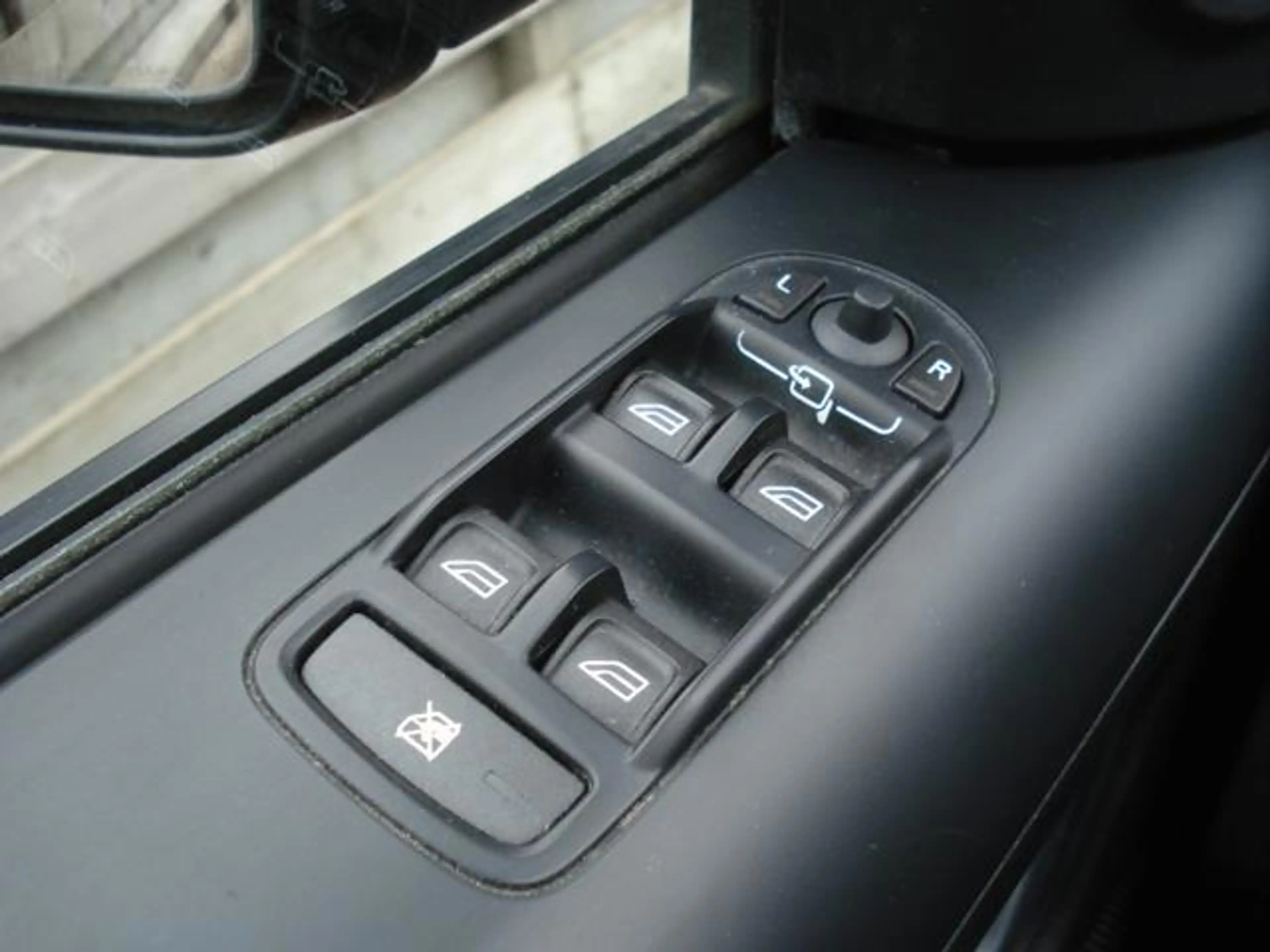 Land Rover Freelander 2.2 TD4e E Van — photo 10