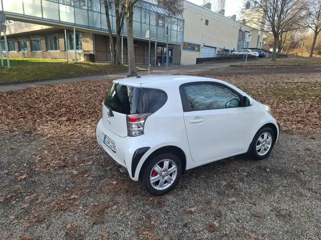 Toyota iQ