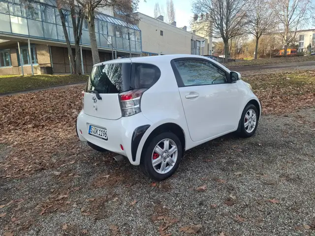 Toyota iQ