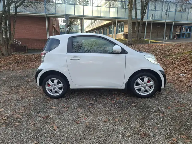 Toyota iQ