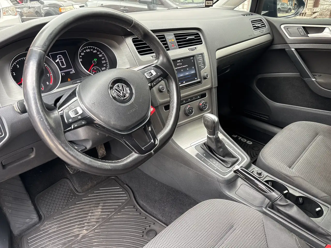 Volkswagen Golf снимка Volkswagen Golf