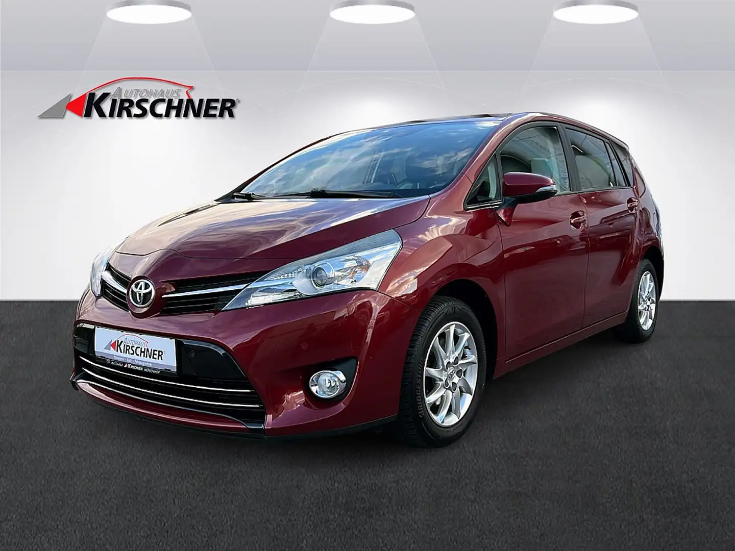 Toyota Verso 1,6 Valvematic Edition 45 Красный - 1