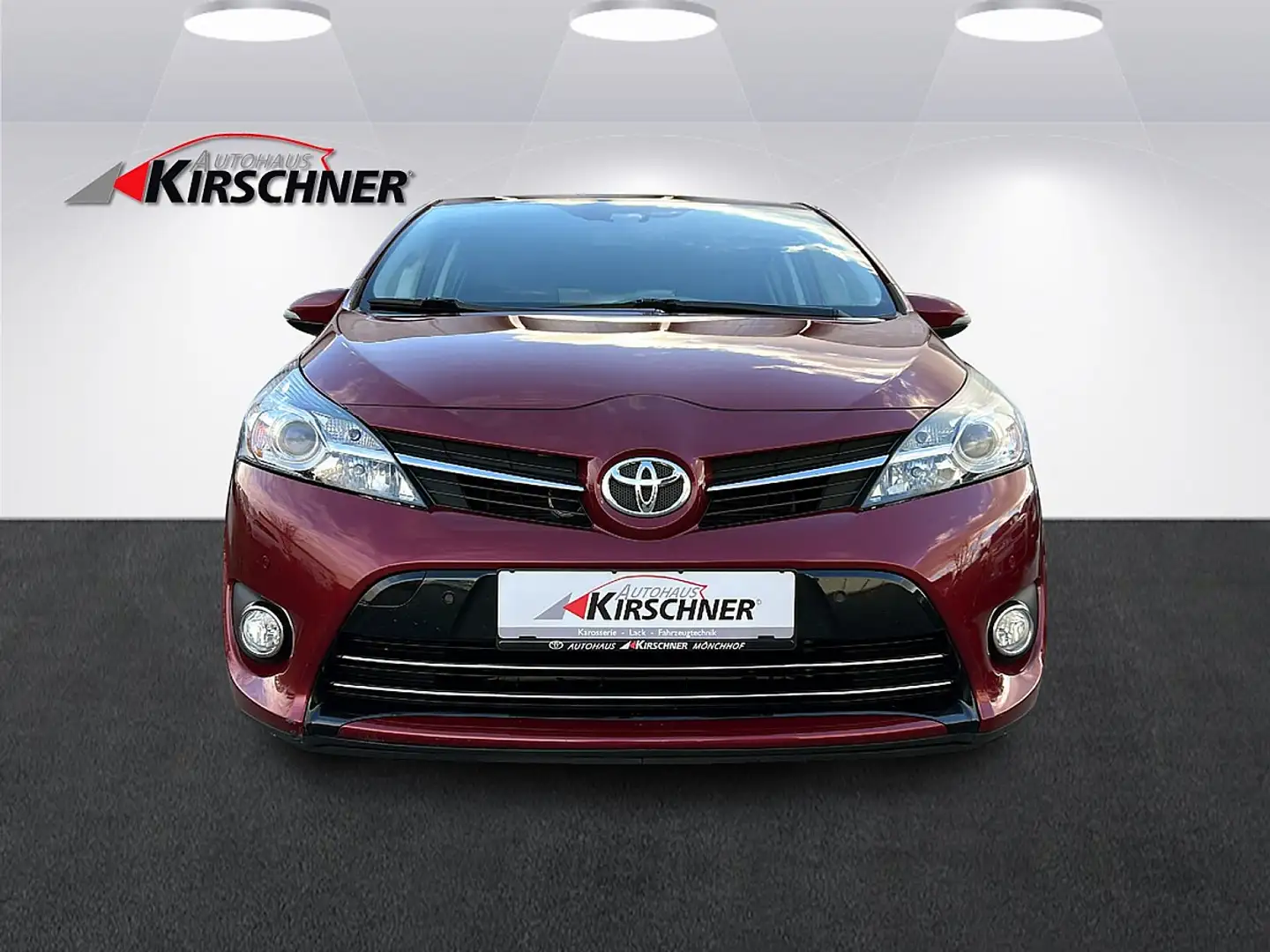 Toyota Verso 1,6 Valvematic Edition 45 Красный - 2