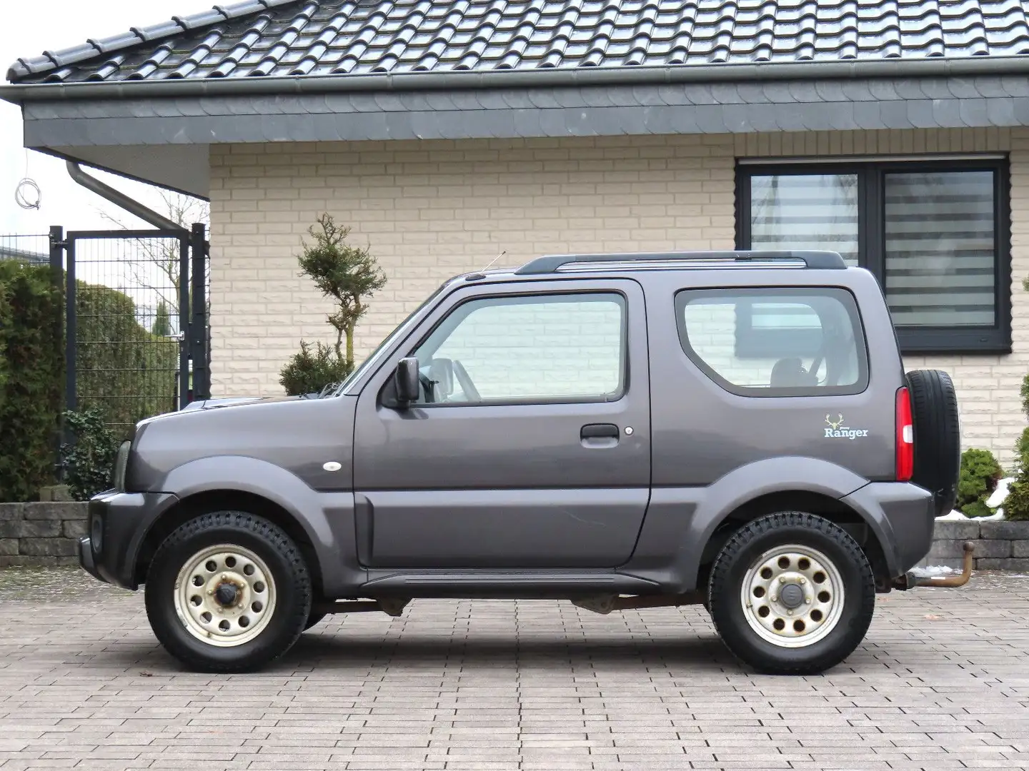Suzuki Jimny Ranger Club Lim. *1. Hand / Allrad / AHK* Grau - 2