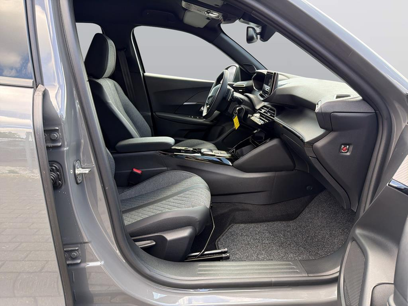 Peugeot 2008 Allure 130 KLIMA+PDC+SITZHZG — photo 12