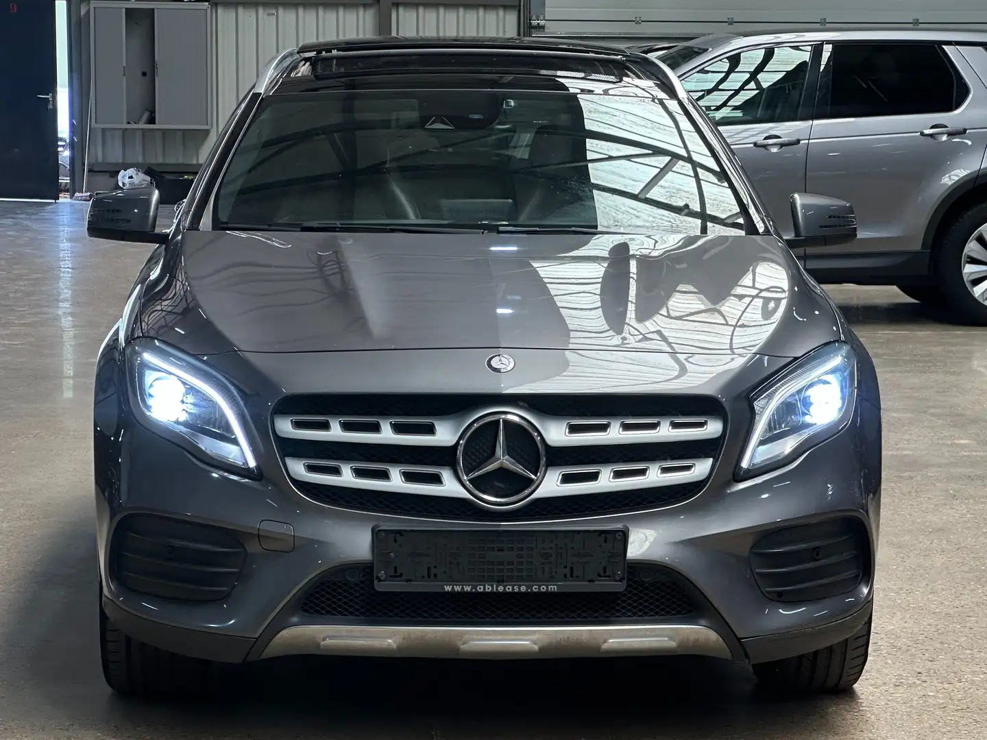 Mercedes-Benz GLA 200 d AMG Szürke - 2