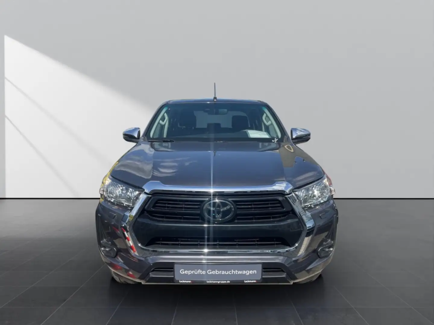 Toyota Hilux 2.8 Double Cab 4x4*Navi*Safety Sense* Gris - 2