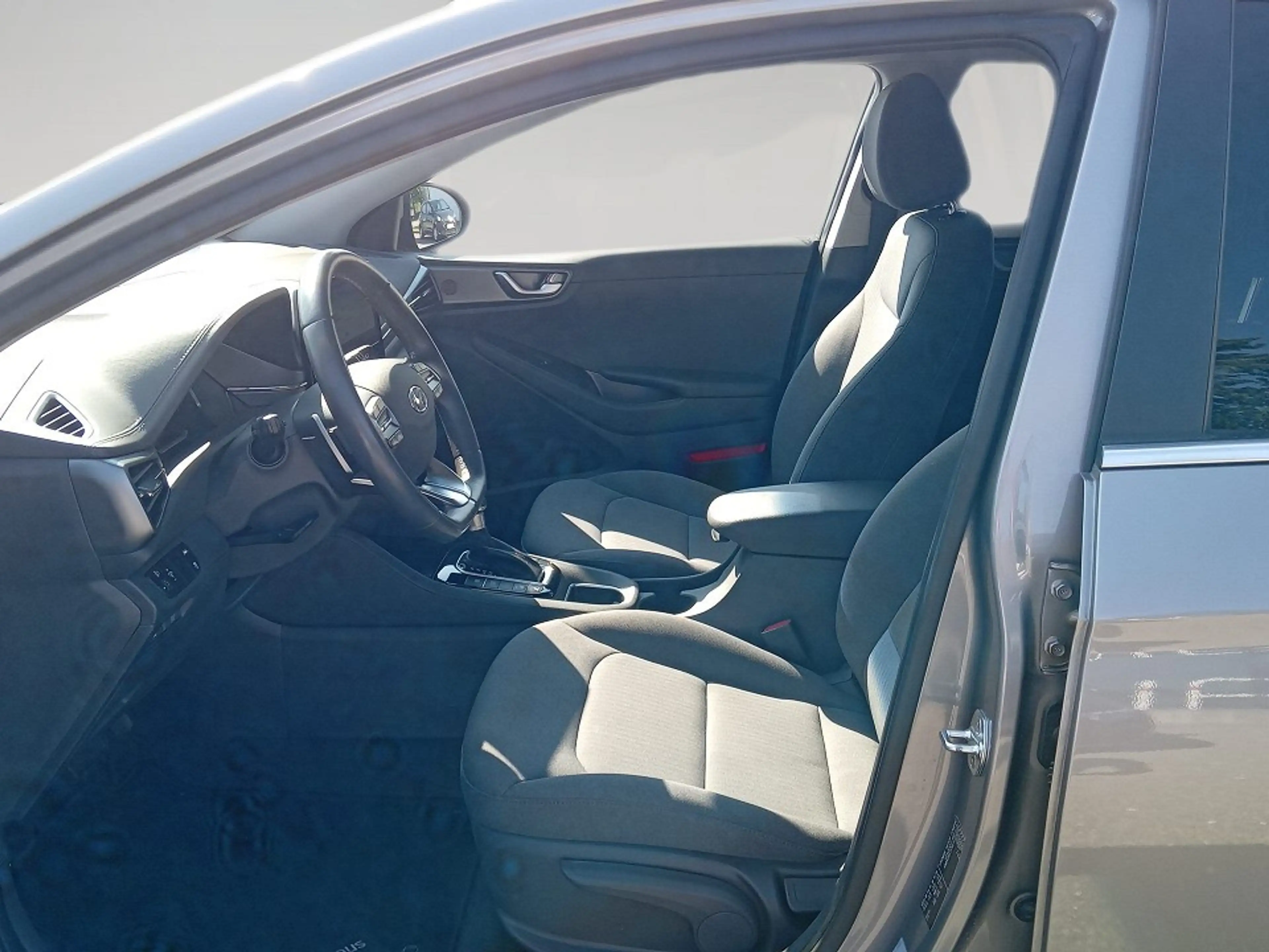 Hyundai IONIQ — photo 7