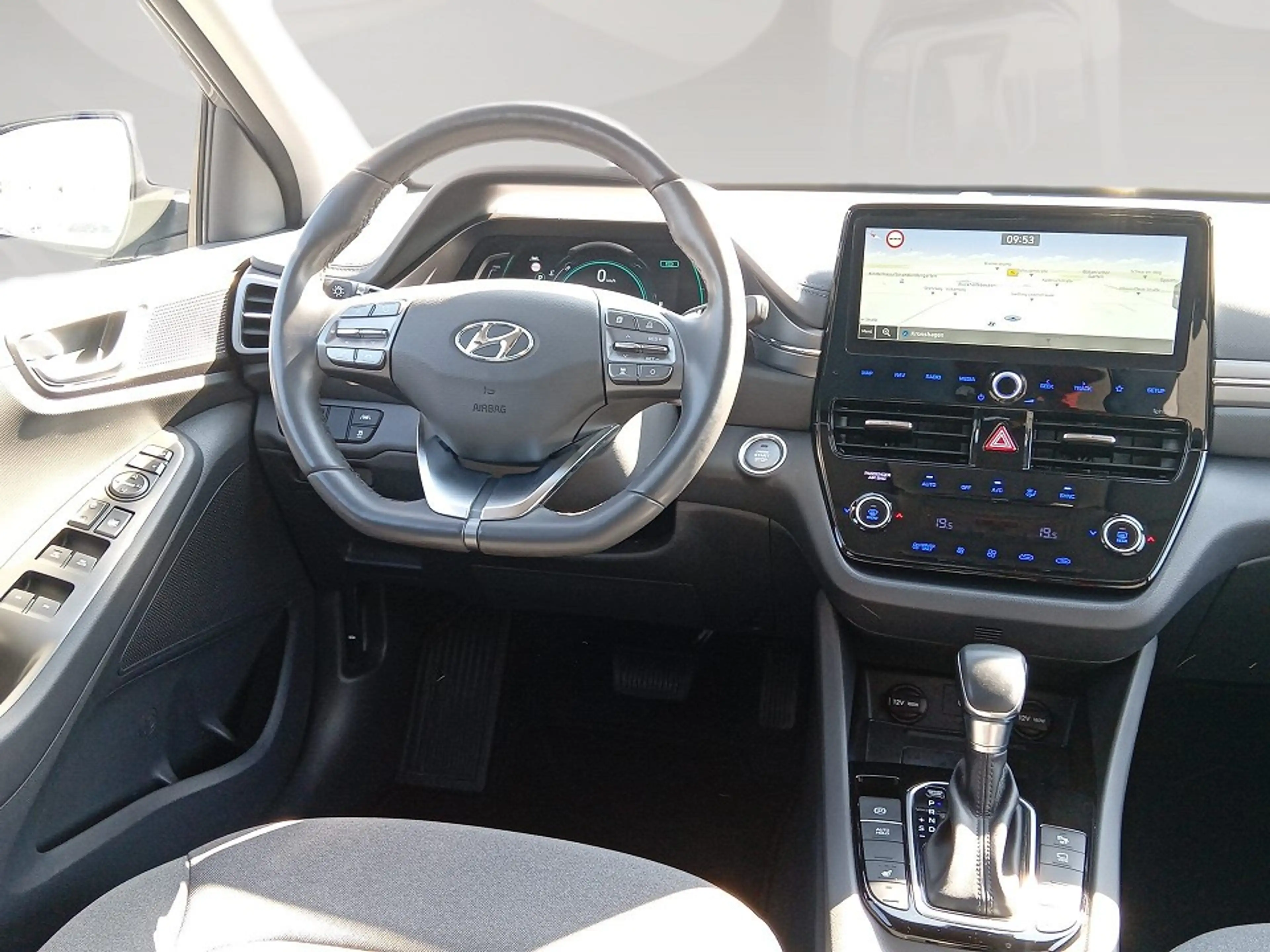 Hyundai IONIQ — photo 10
