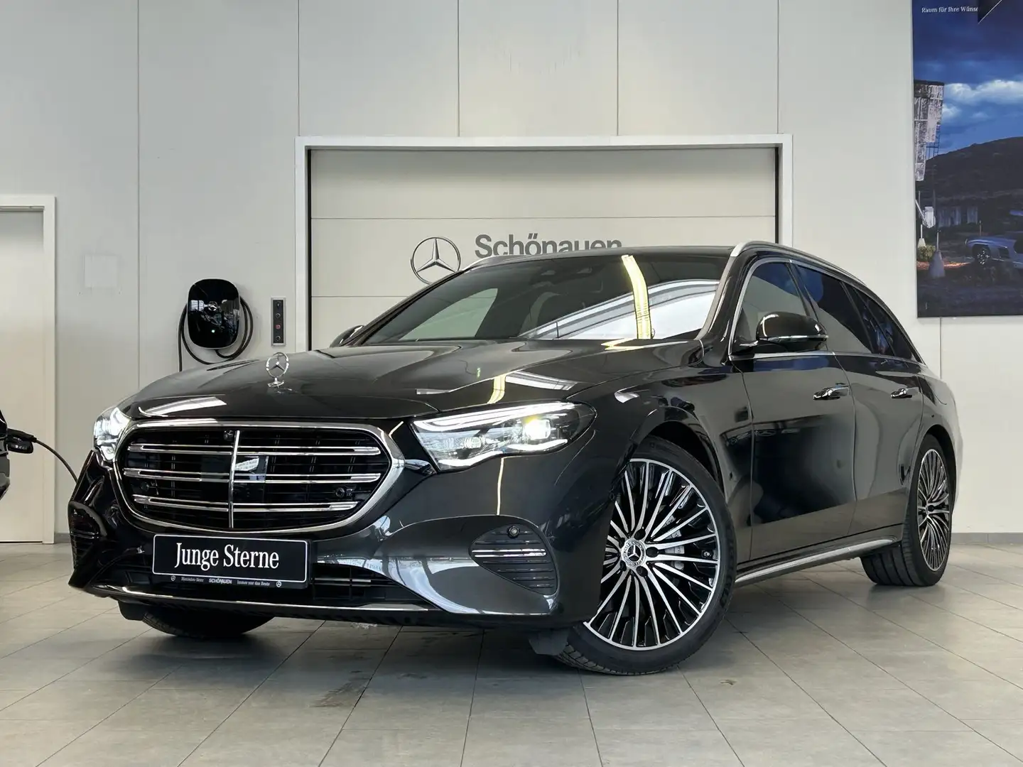Mercedes-Benz E 300 e T AMG 20+NAPPA+SITZKLIMA+REMOTE+AHK+PANO Grau - 1